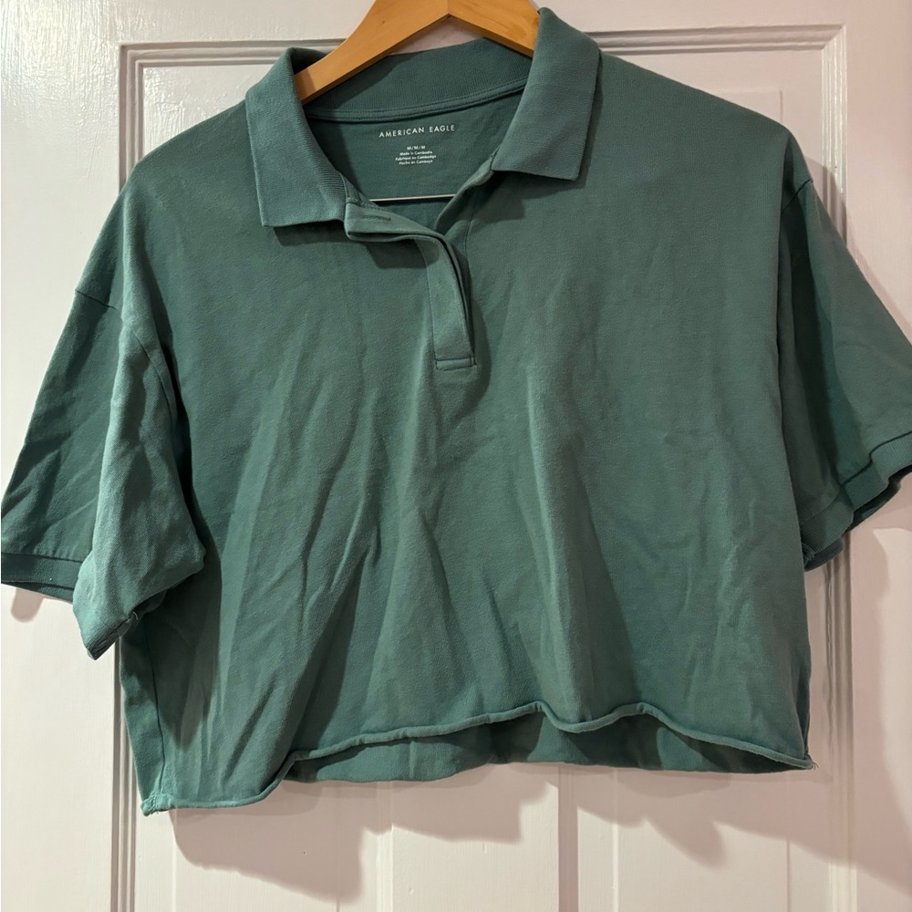 American Eagle Cropped Green t-shirt with collar!